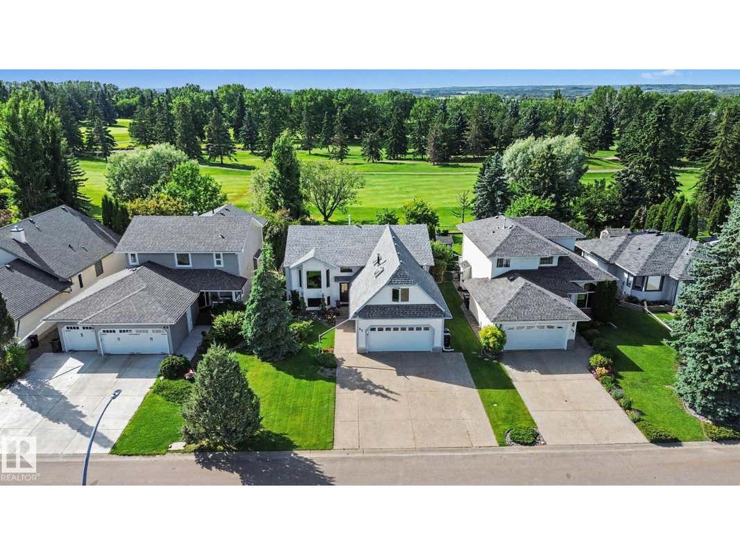 32 FAIRWAY DR
