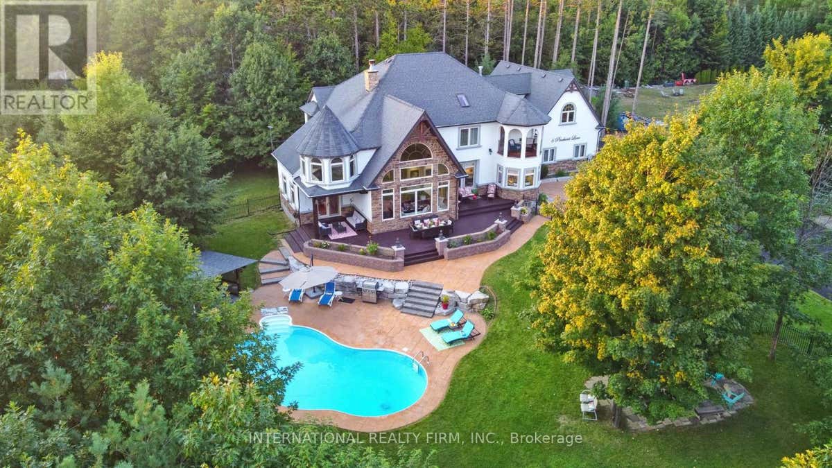 6 PINEHURST LANE