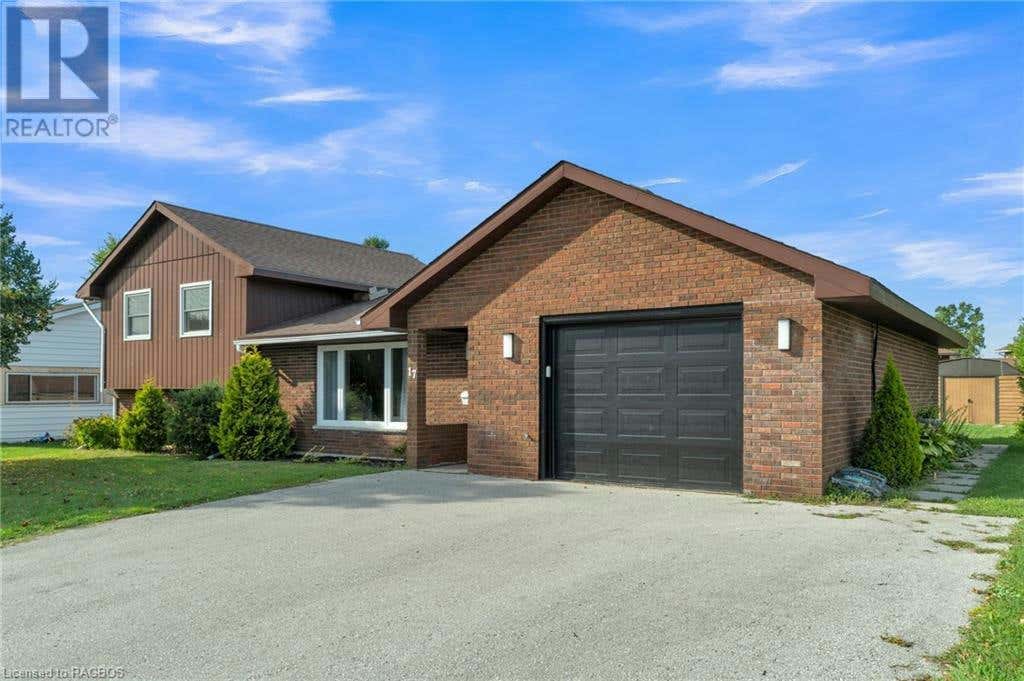 17 BRADLEY Street, Chesley, ON N0G1L0 House For Sale RE/MAX 40652392