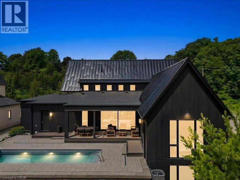 2 BRIDLEWOOD CRESCENT