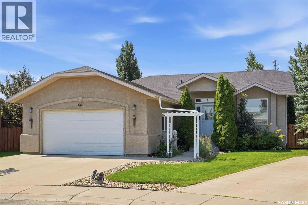 612 GIESBRECHT COURT