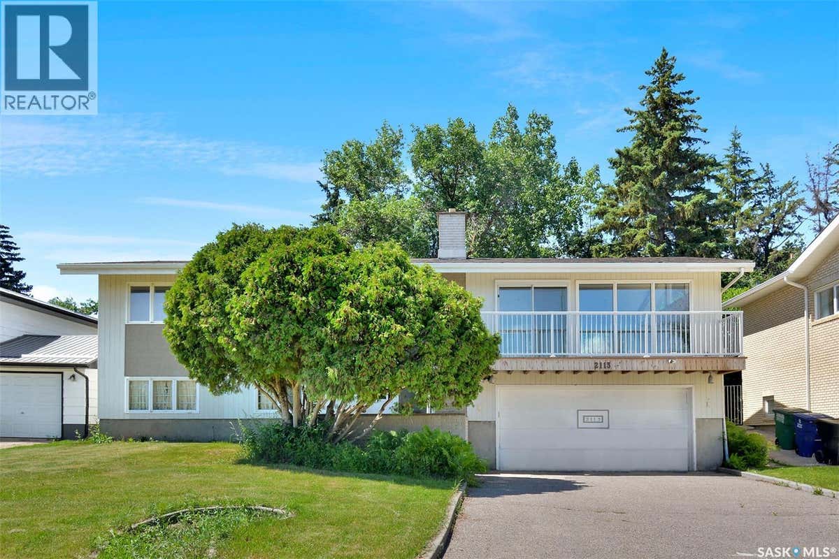 2113 SPADINA CRESCENT E