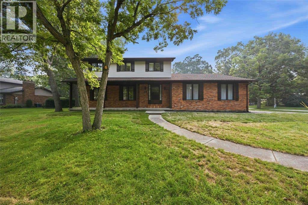 12 TWIN PINES CRESCENT
