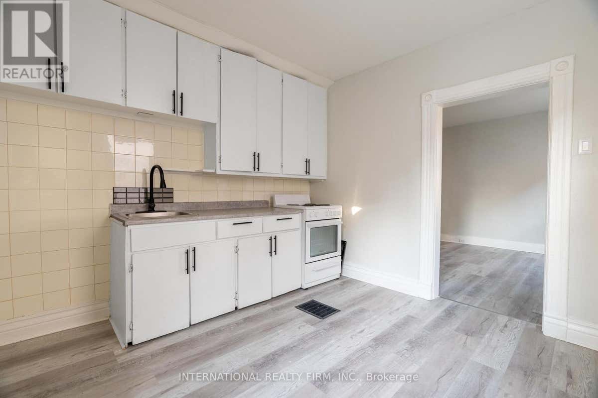 4 - 221 HAMILTON ROAD E