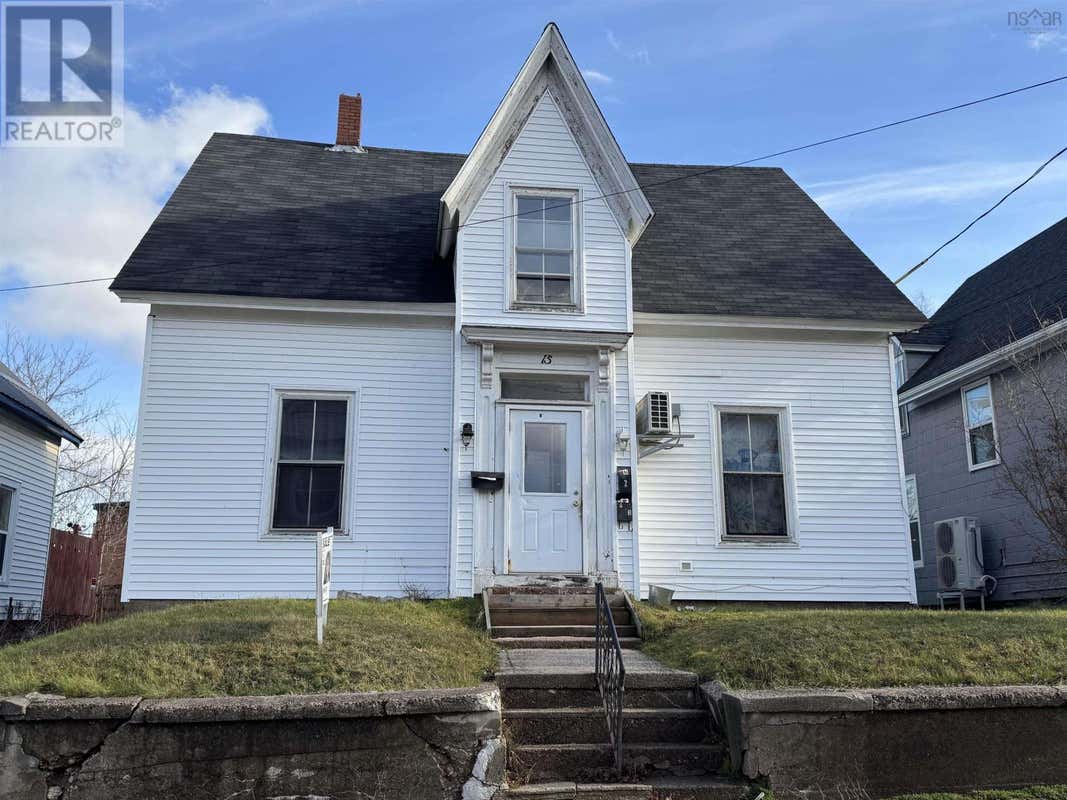15 Logan St