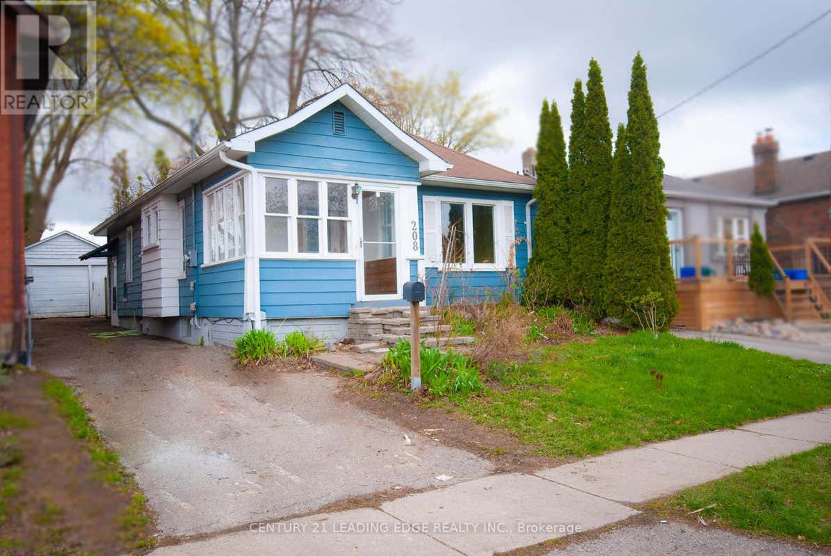 208 OSHAWA BOULEVARD N