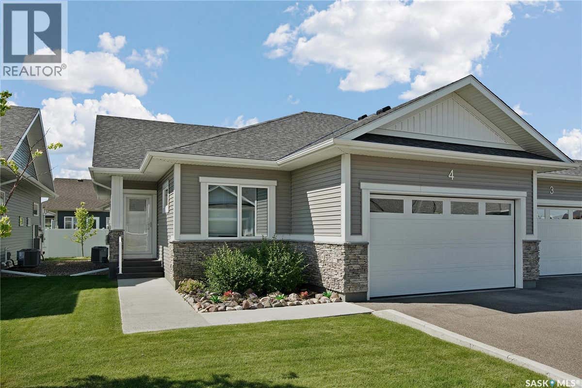 4 437 PALMER CRESCENT