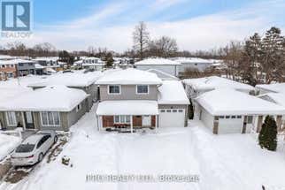 512 PINETREE CRESCENT