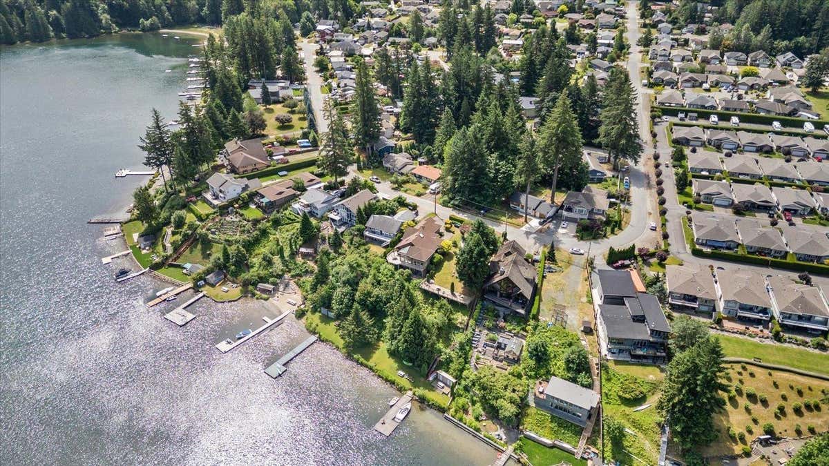 21313 LAKEVIEW CRESCENT, KAWKAWA LAKE