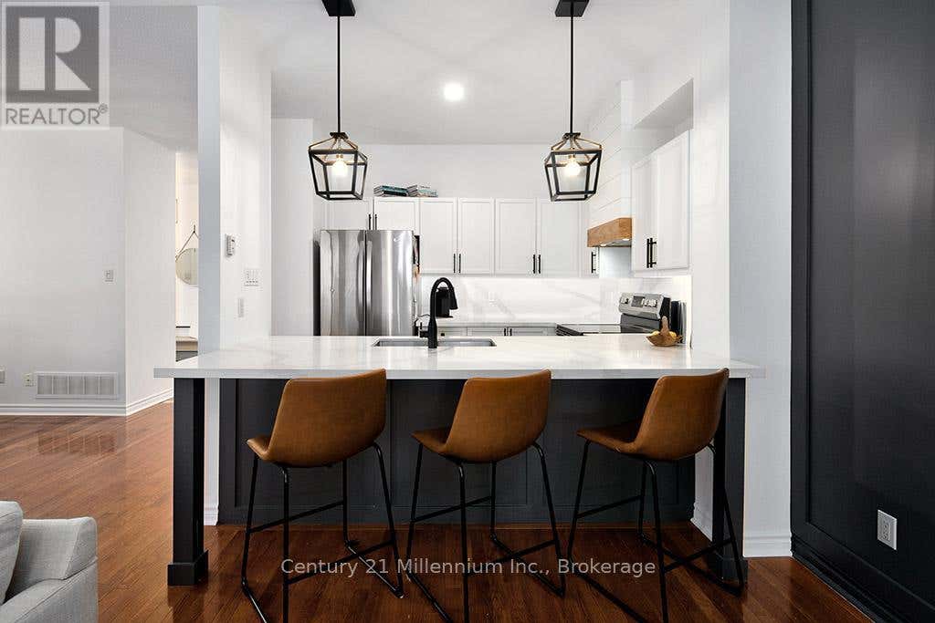 28 - 110 NAPIER STREET W
