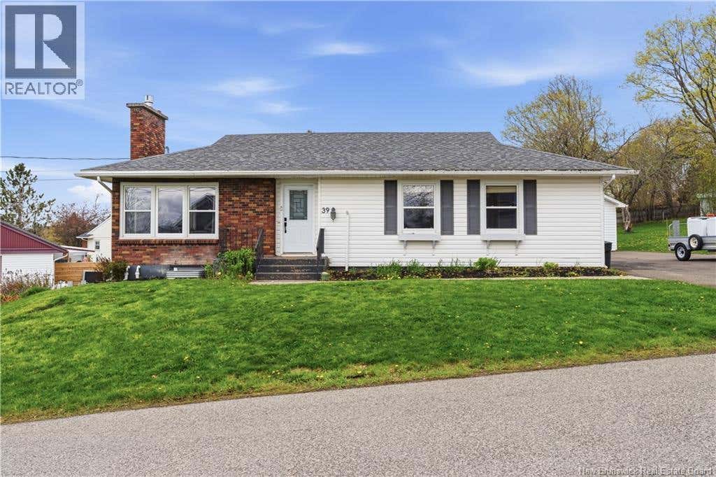 39 HILLSIDE CRESCENT