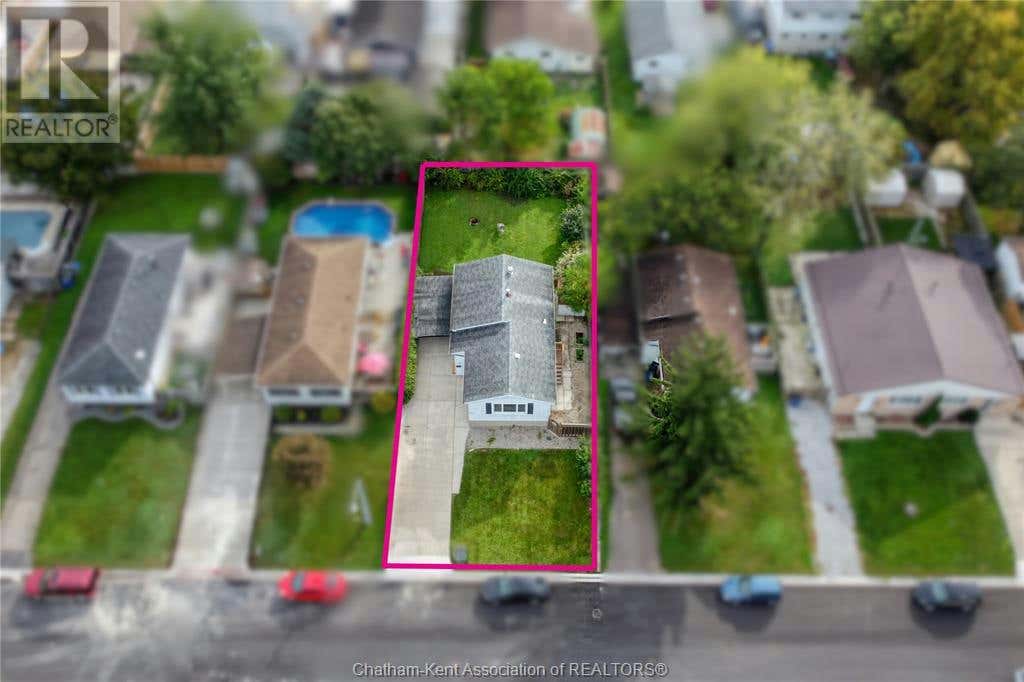 52 Larkwood STREET, Wallaceburg, ON N8A4T5 Home For Rent RE/MAX