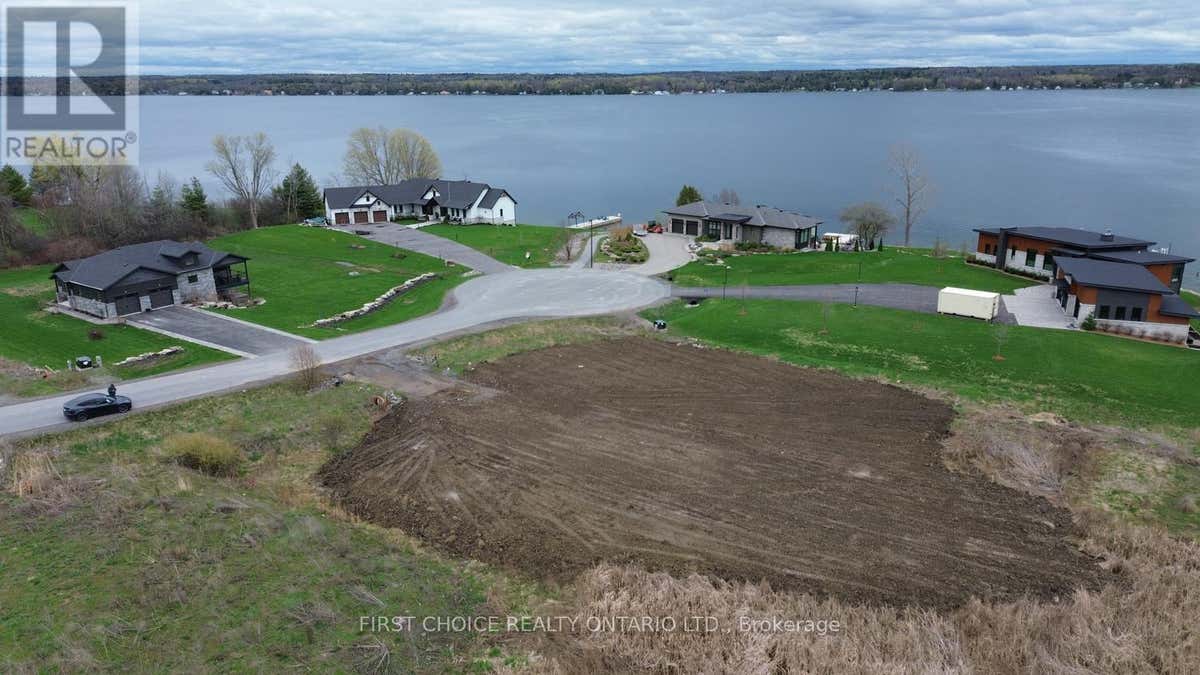 4 SHORESIDE WAY S