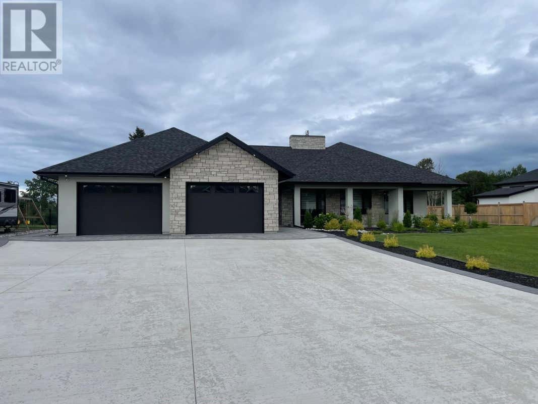 2082 MAGNOLIA DR