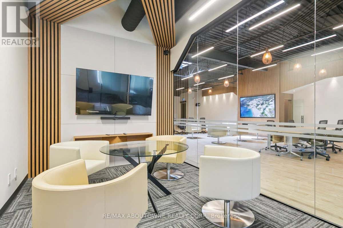 211-B - 320 MATHESON BOULEVARD W