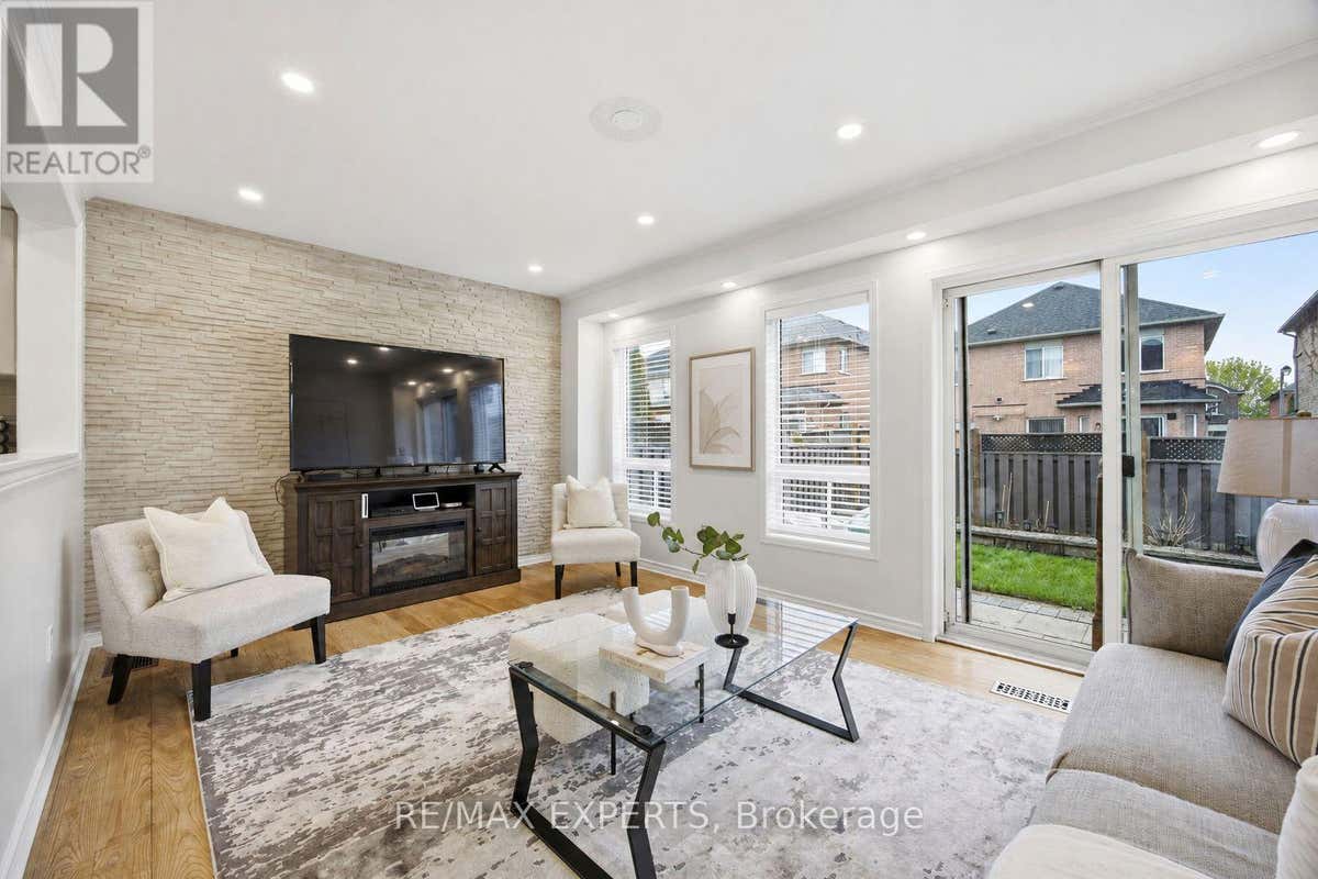40 DILLS CRESCENT