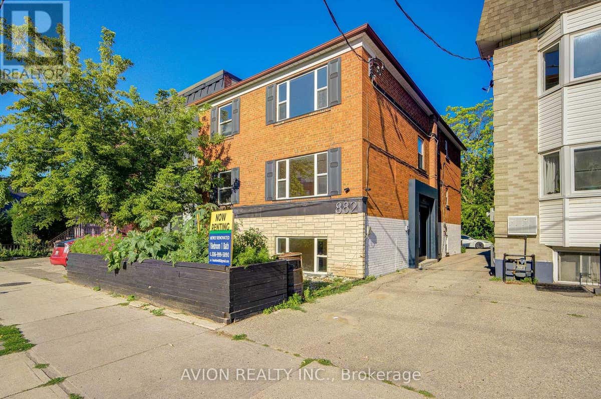 UNIT 2 - 882 BROADVIEW AVENUE