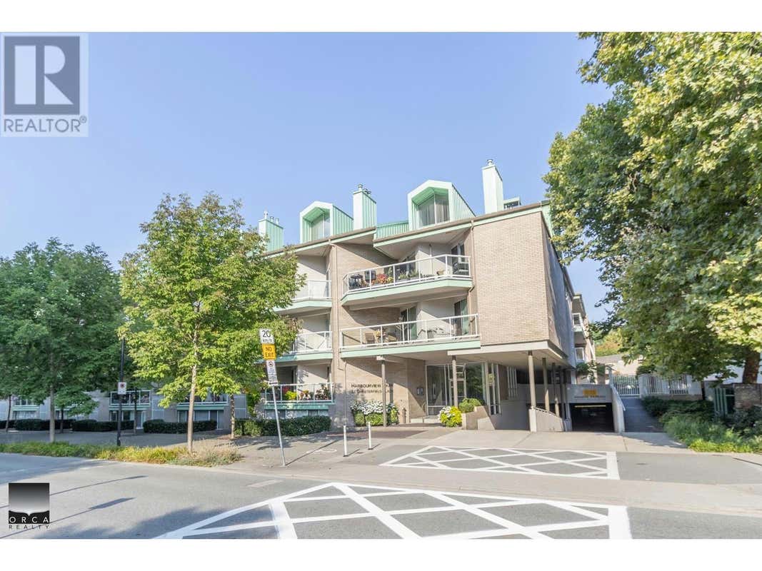 33 CHESTERFIELD PLACE, North Vancouver, BC V6N2G9 Home For Rent RE