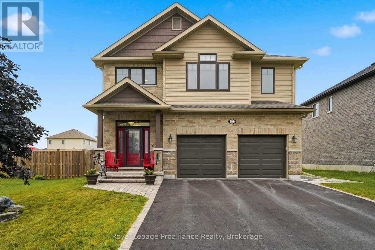 32 WALNUT CRESCENT