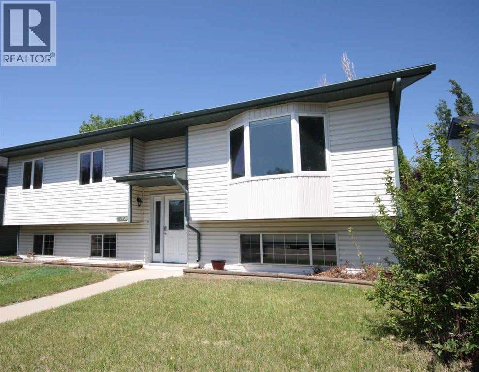 209 STRATHAVEN BAY