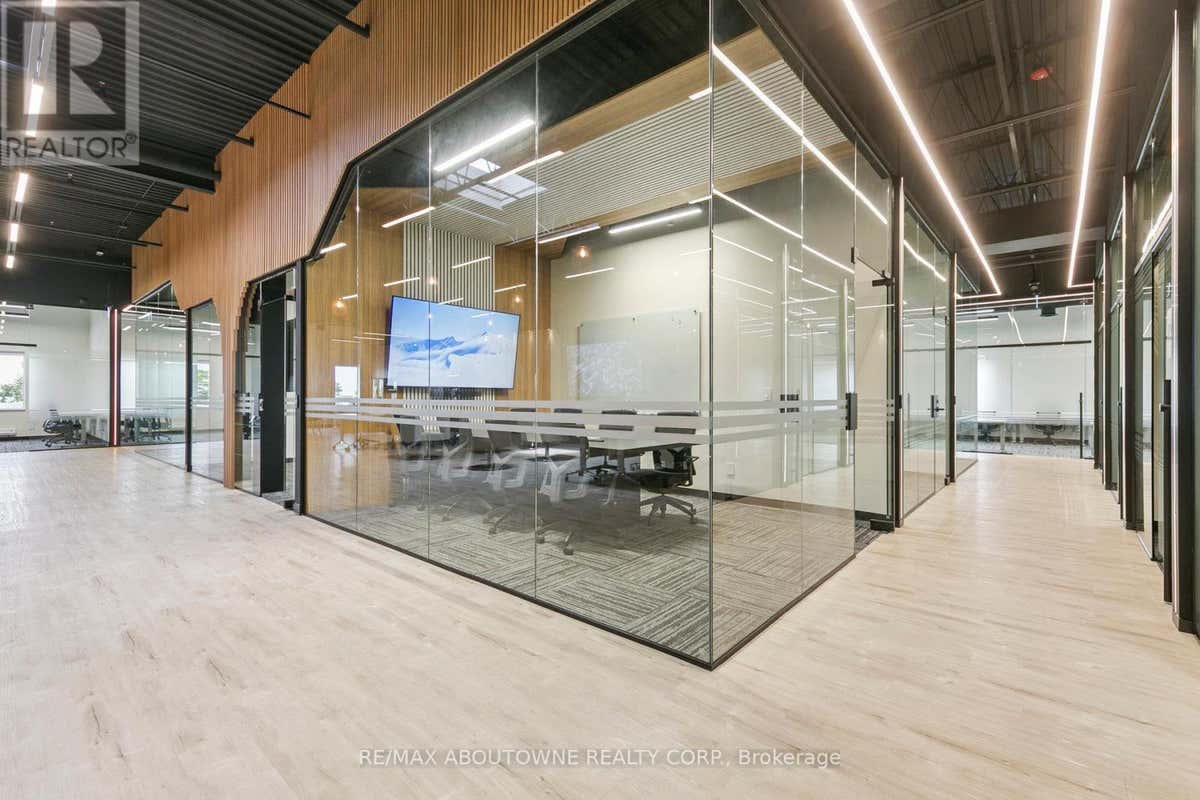 211-D - 320 MATHESON BOULEVARD W