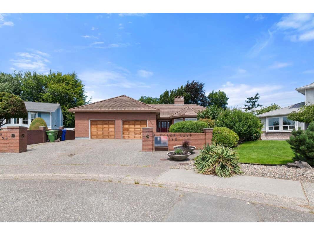 6958 COACH LAMP DRIVE, SARDIS WEST VEDDER