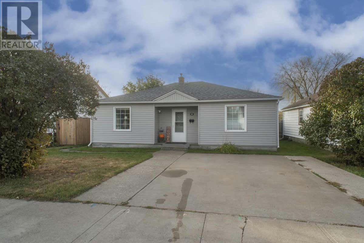 266 Brock ST E, Thunder Bay, ON P7E4H4 House For Sale RE/MAX TB243249