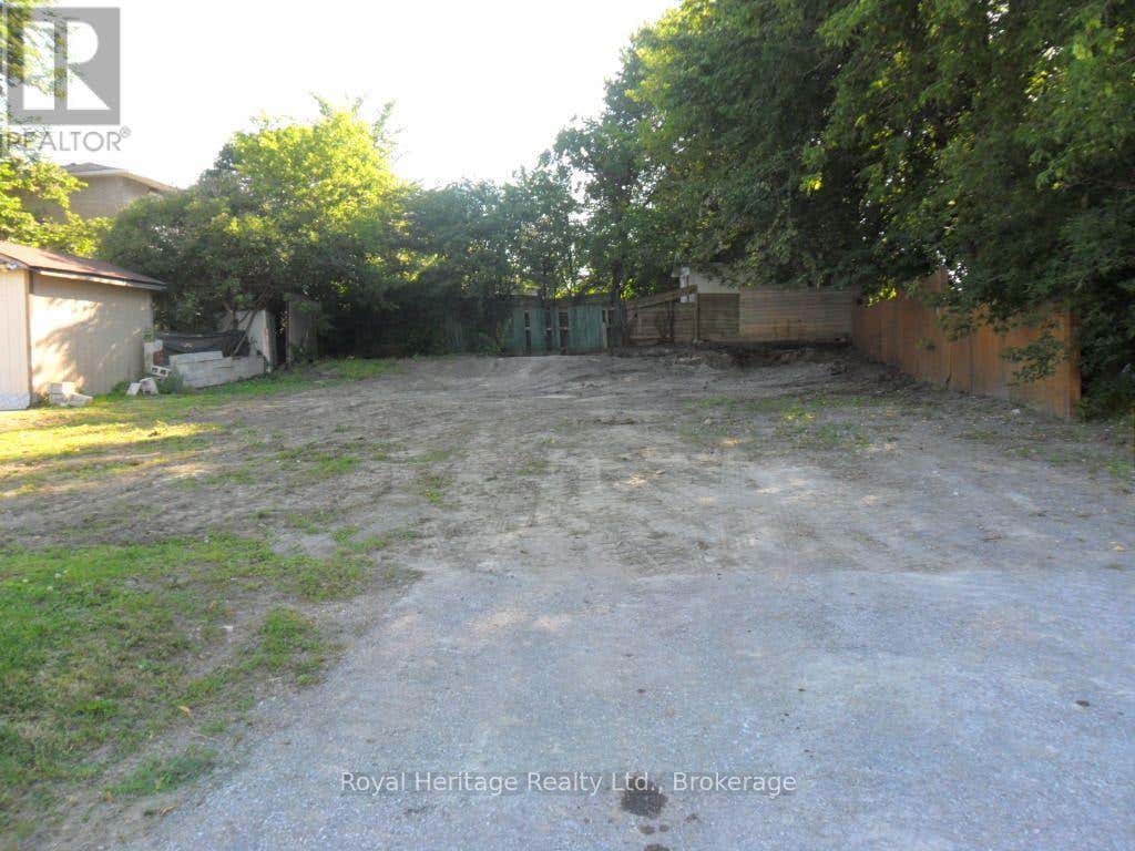 367 CENTRE STREET S
