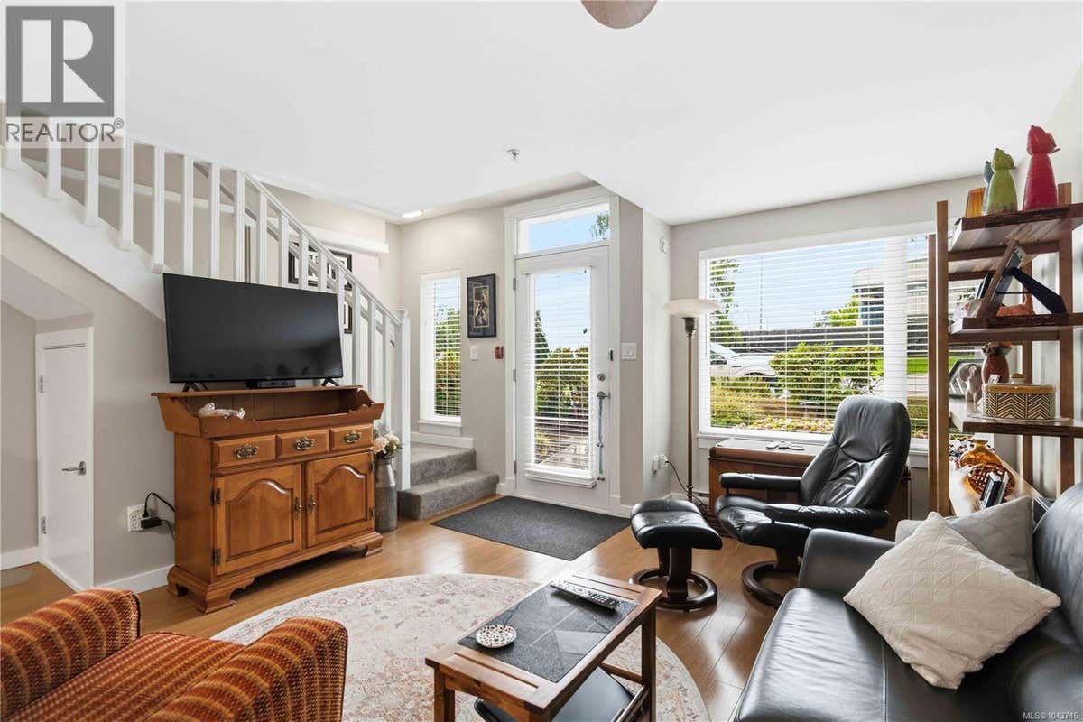 102 1405 ESQUIMALT RD