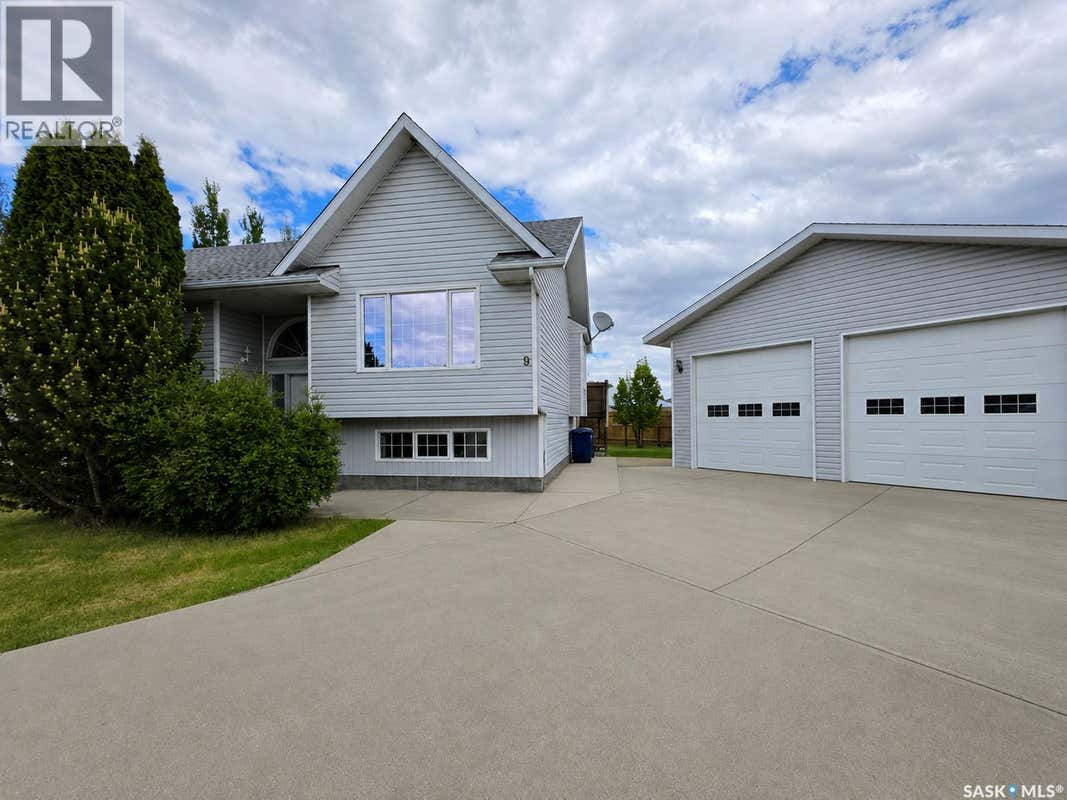9 DUCLUZEAU PLACE