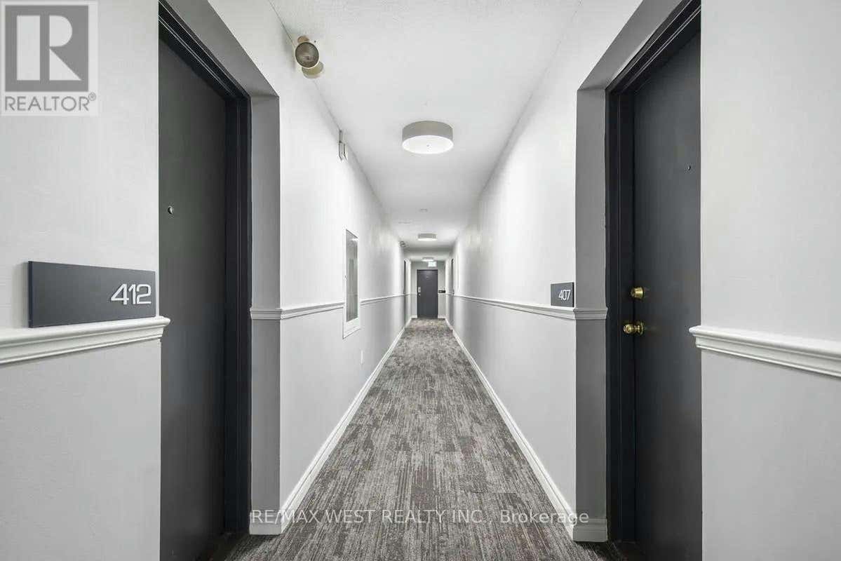 212 3045 QUEEN FREDERICA DRIVE, Mississauga (Applewood), ON L4Y3A2