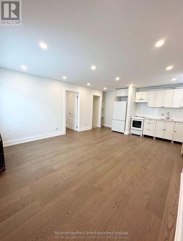 4 - 237 LAKESHORE ROAD E