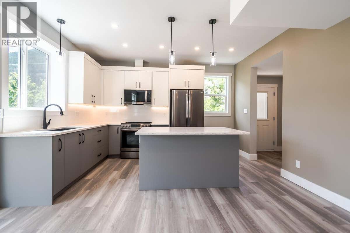 180 HOLLYWOOD CRESCENT