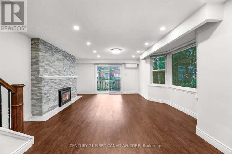 19 ARBOUR GLEN CRESCENT