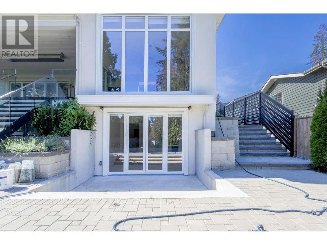 Garden Suite 990 CROSS CREEK ROAD, West Vancouver, BC V7S2S5 Home For