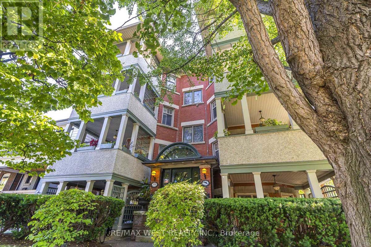 9 A&B HUMEWOOD DRIVE, Toronto (HumewoodCedarvale), ON M6C1C9 Duplex