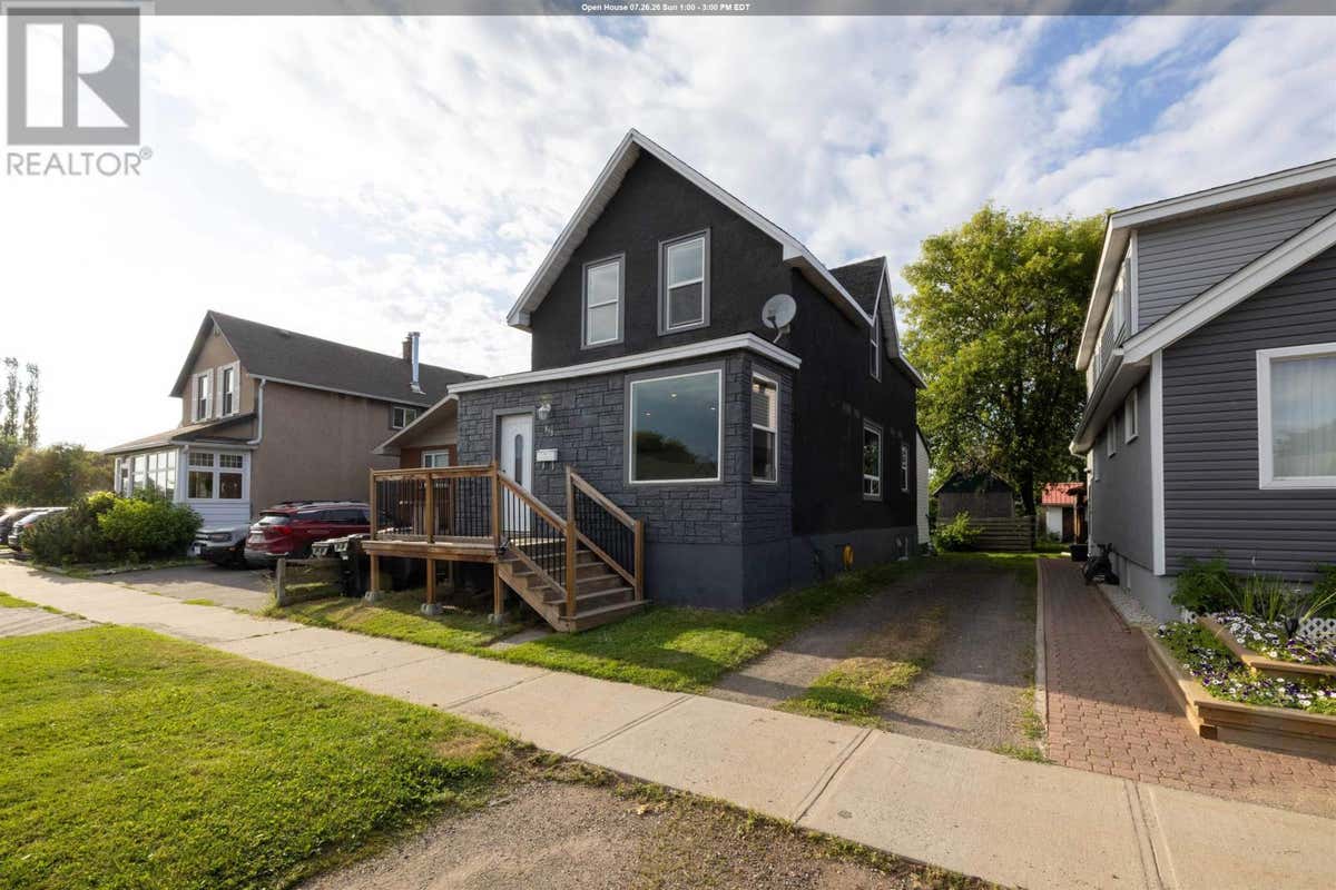 513 CHRISTINA ST E