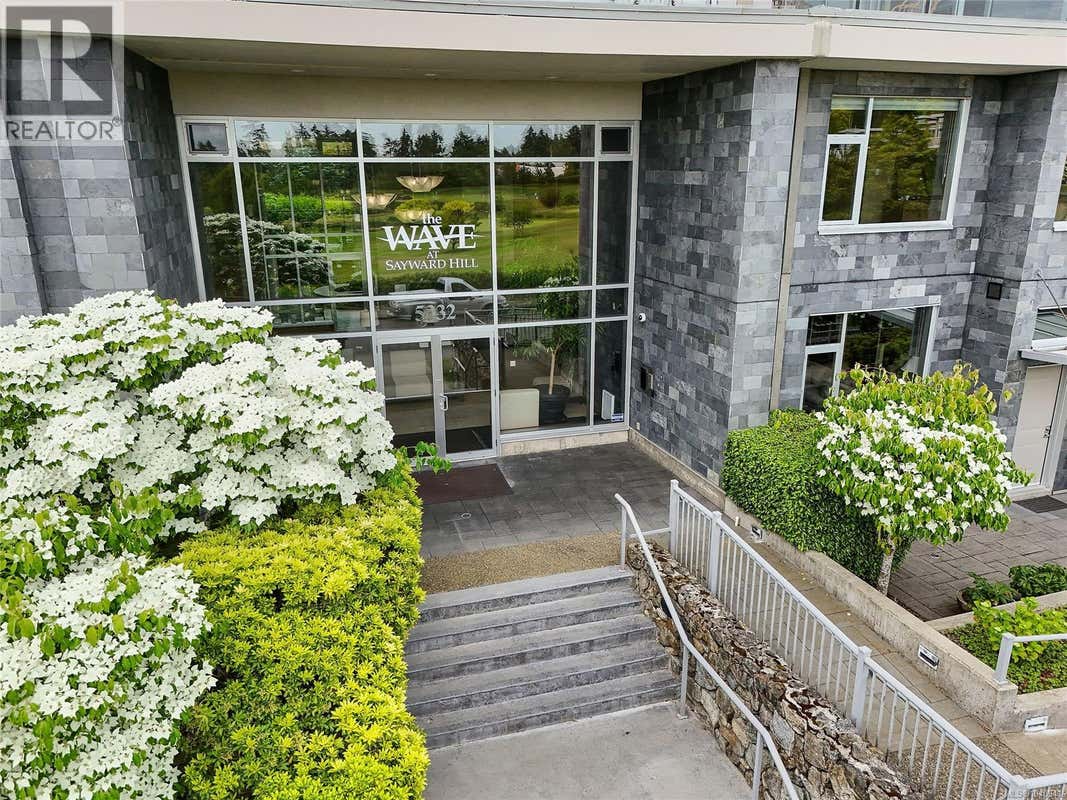 401 5332 SAYWARD HILL CRES