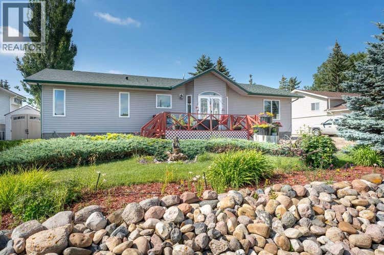 102 Railway Avenue E