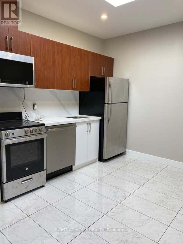 3B - 1022 BLOOR STREET W
