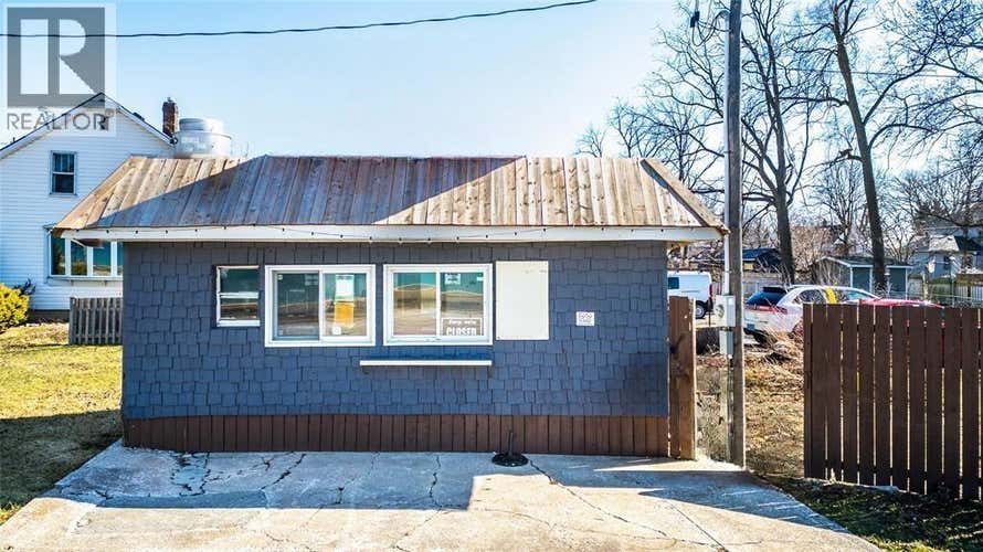 1522 ST. CLAIR PARKWAY