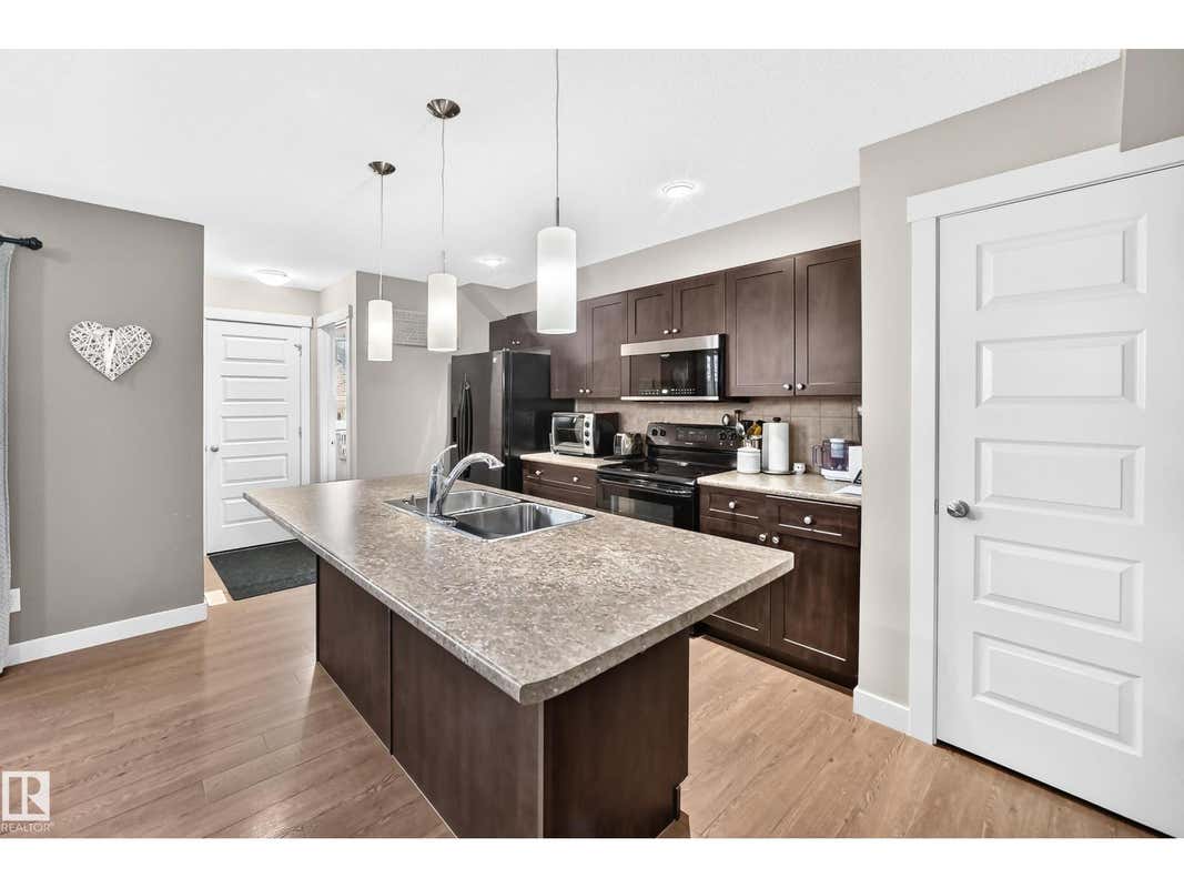 466 CHAPPELLE DR SW