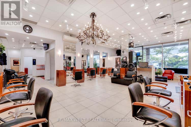 102 - 3292 BAYVIEW AVENUE