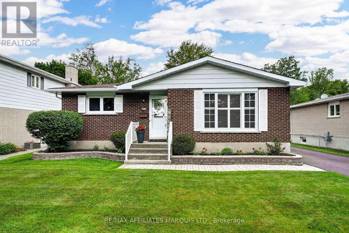 748 MONTCALM COURT