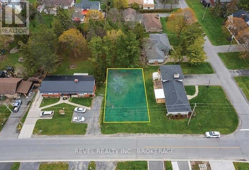 5 MANITOU CRESCENT