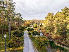 Mapleton Luxury Real Estate - Luxury Homes & Condos | RE/MAX Canada