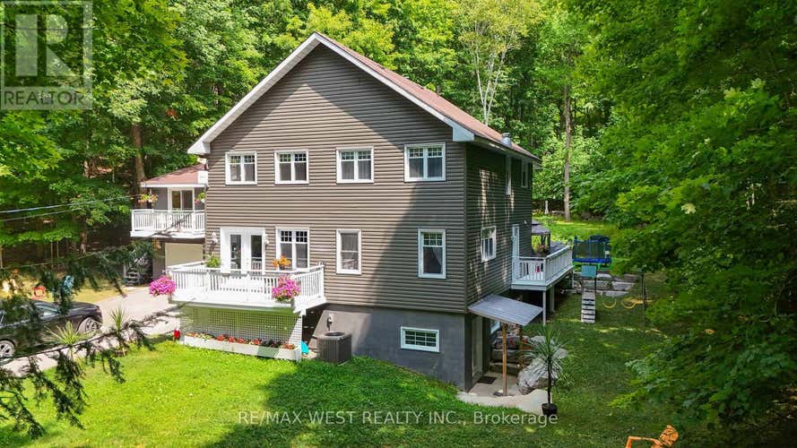1158 LORNE LANE