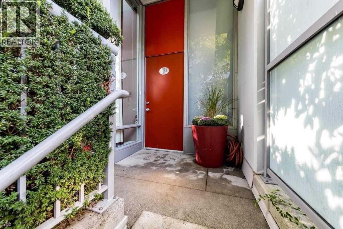 121 W WEST GEORGIA STREET