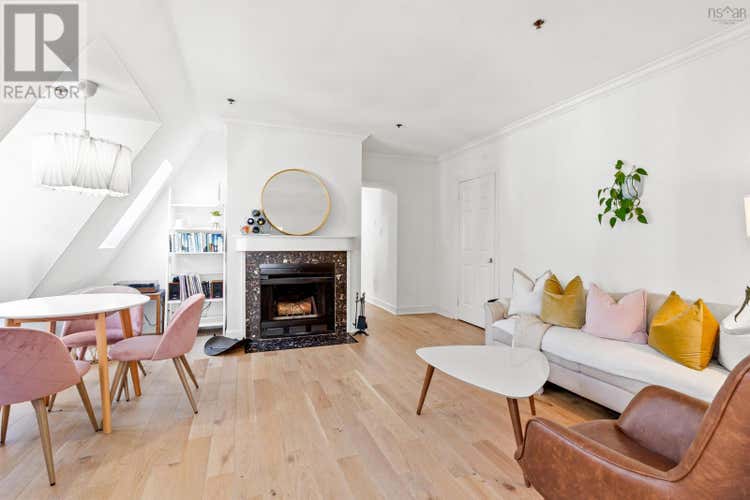 6 1061 South Park Street