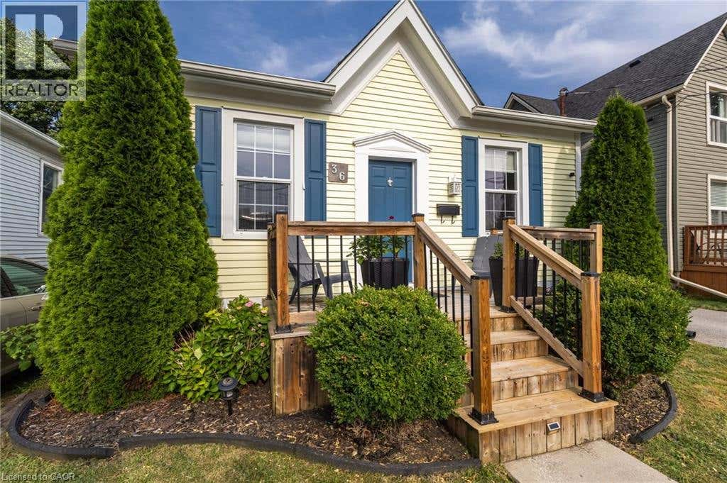 36 WOODLAND AVENUE